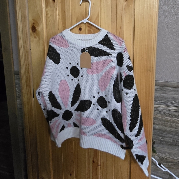 NWT Main Strip Heavy Acrylic Flower Sweater Size Small - Picture 1 of 8